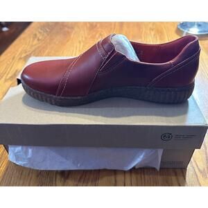 Women's Clarks Shoes - Size 10 Medium, Red